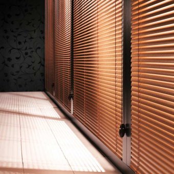 persiana veneciana de aluminio imitación madera - lama 25mm